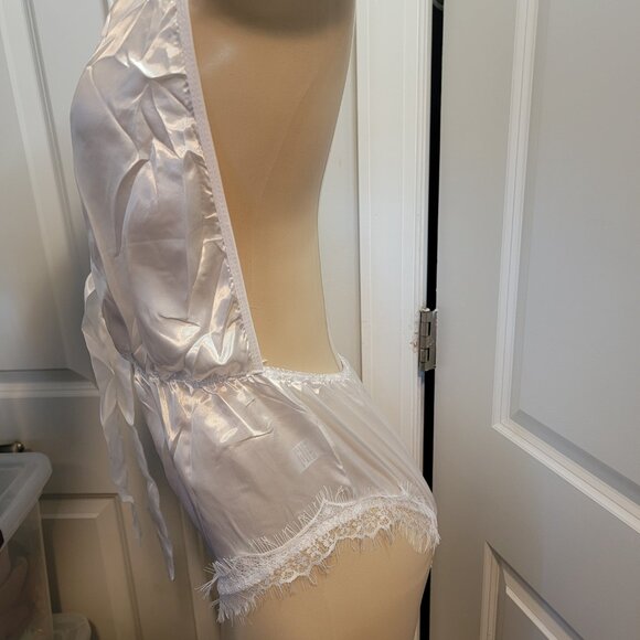 Sexy Teddy, White Satin, DeepV Front, Open Back, Trim Eyelash Lace, Belted. - Picture 12 of 14